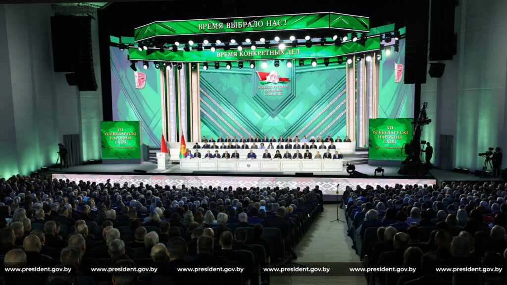 Лукашенко: Беларусь готова производить маломерные или средние суда