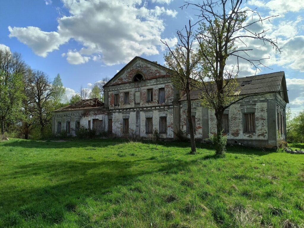 Старинная усадьба в Витебской области продается за 42 рубля