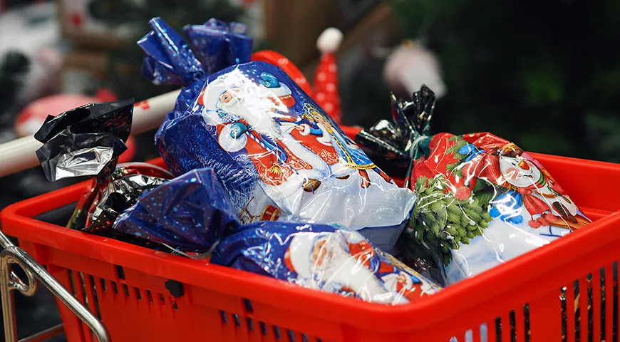 Узнали, как выбрать безопасный сладкий подарок ребенку на Новый год