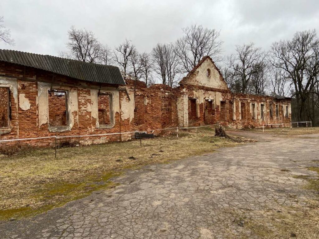 Старинная усадьба в 12 км от Минска выставлена на продажу почти за полмиллиона долларов