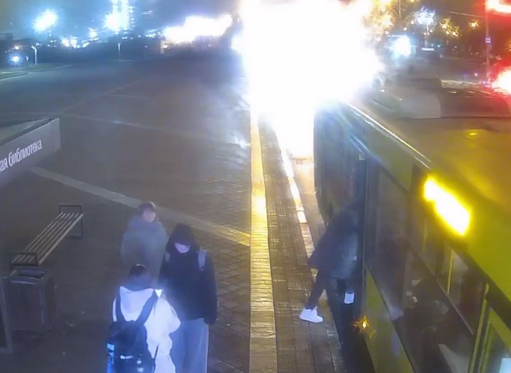 В Минске пенсионерку зажало дверями автобуса и протащило по дороге