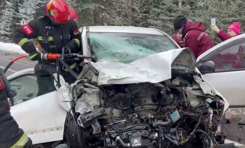 В Пуховичском районе спасли водителя из искорёженной машины