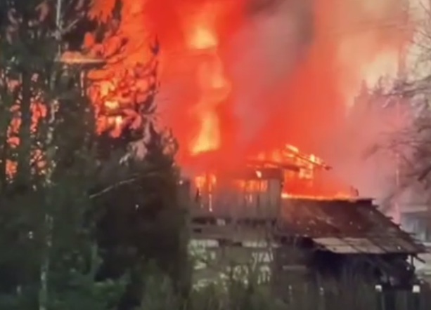 Милиционер спас женщину-инвалида из горящего дома в Фаниполе