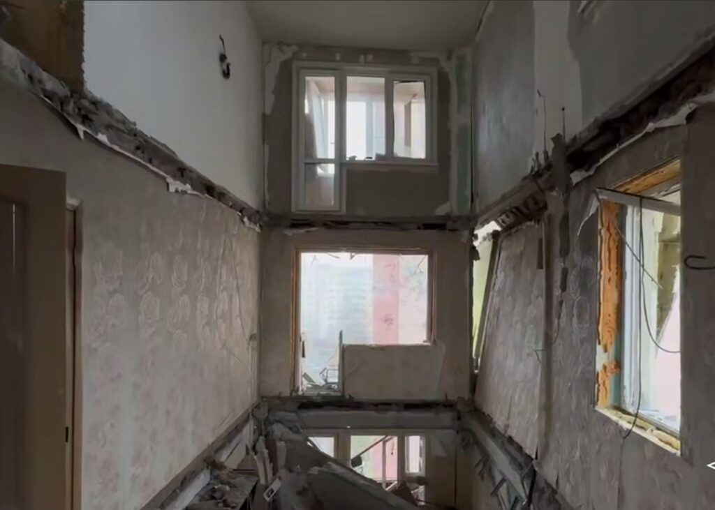 Спасатели работают на месте ЧП в Гомеле — в доме обрушились перекрытия в трёх квартирах