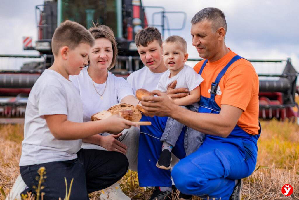 Кто тот комбайнер из Клецка, которого отметил Президент на ВНС