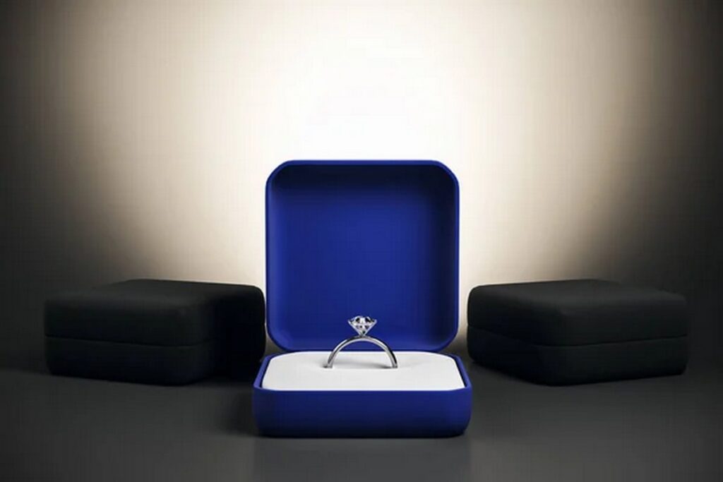 Лукашенко отправил в Америку ювелирные украшения в виде белорусских васильков