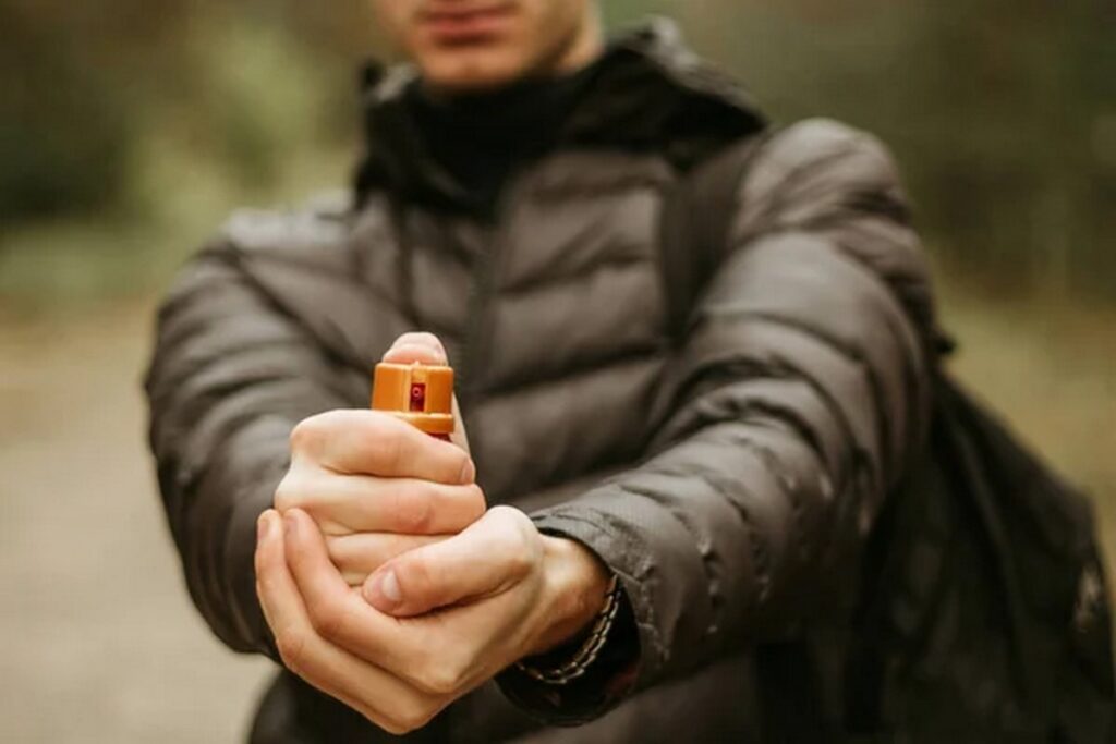 В Минске электрик распылил газ на двух женщин, пока они ждали такси