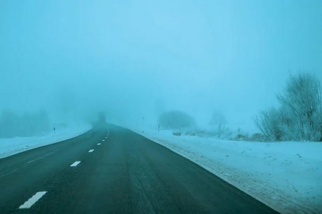 МВД: гололёд и туман превращают дороги Беларуси в опасную ловушку
