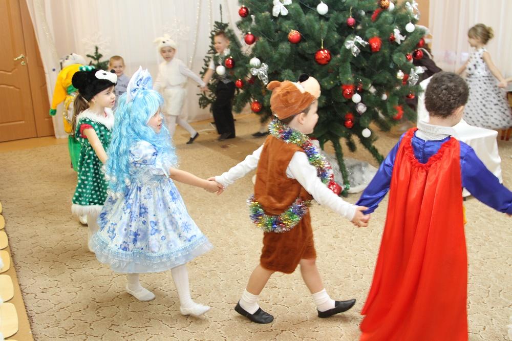 Новогодний утренник и соцсети: можно ли выкладывать видео?