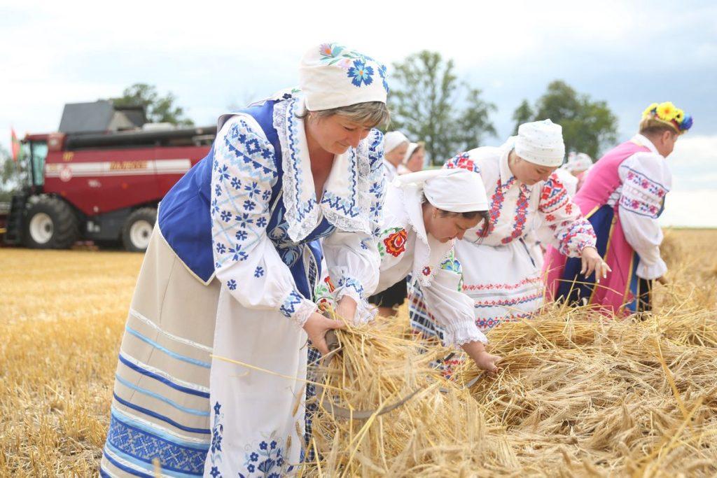 Сила земли — в людях: в «Агрокомбинате Снов» подвели итоги года и поздравили коллектив с праздниками