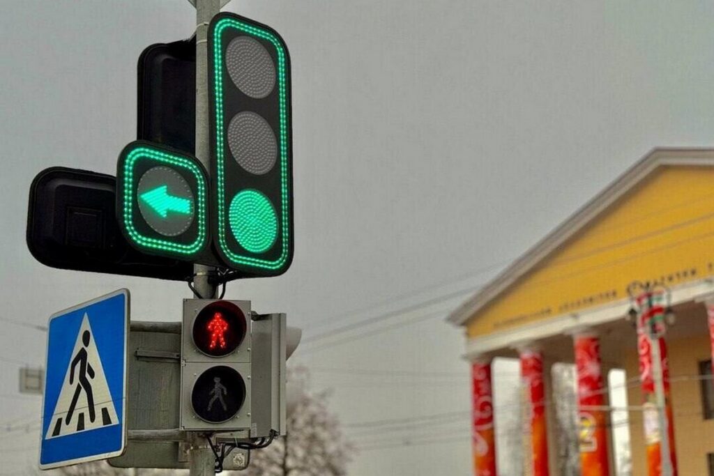 В Беларуси появились светофоры нового поколения с контурной подсветкой — в каком городе?
