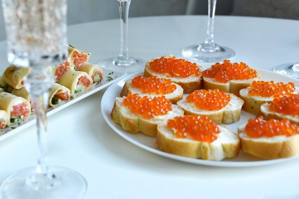 В популярной красной икре нашли нарушения — список брендов