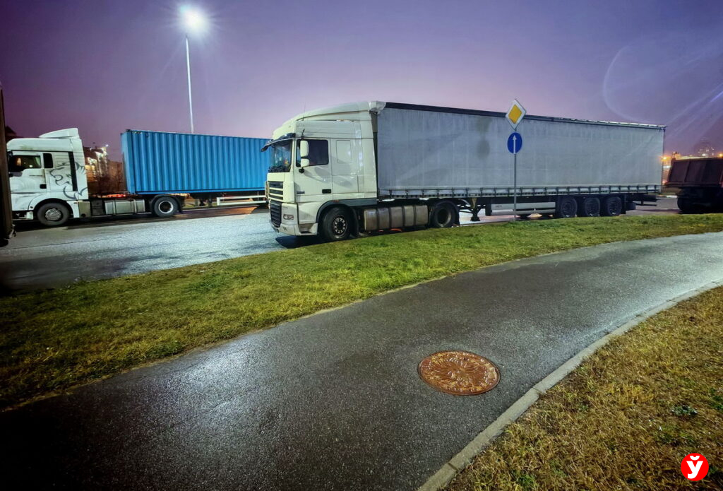 Лукашенко прокомментировал ситуацию с литовскими грузовиками в Беларуси