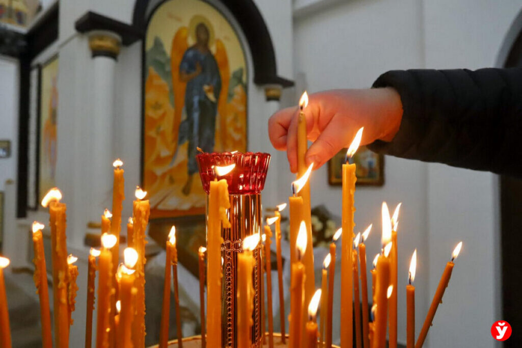 Православные верующие отмечают Введение во храм Пресвятой Богородицы