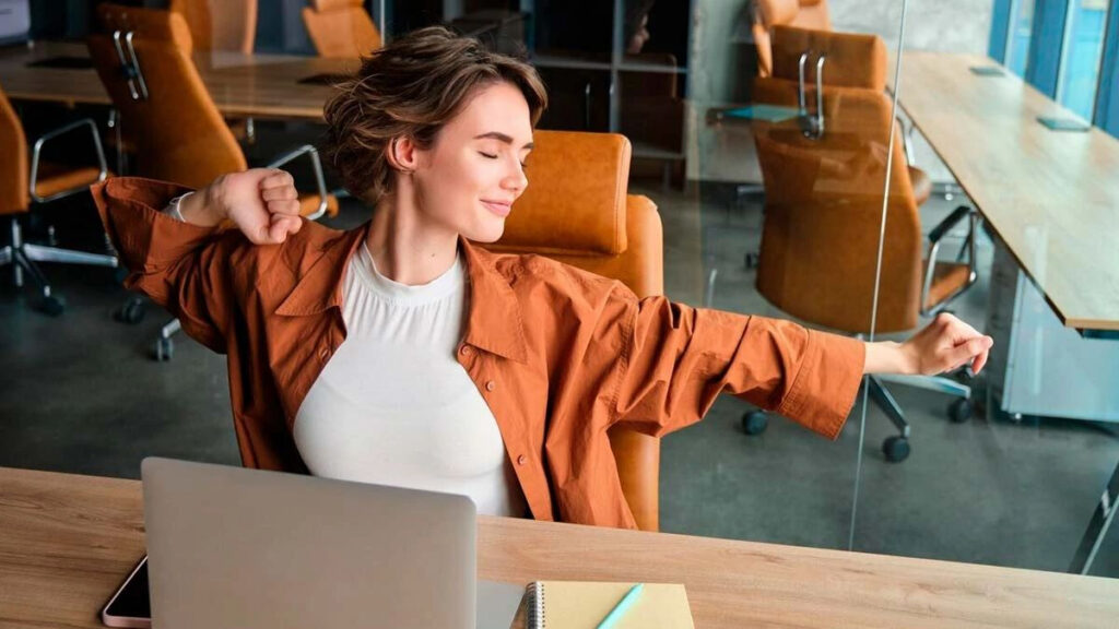 24 декабря белорусы уйдут домой раньше — у кого на сколько сократится рабочий день