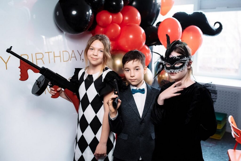 Европа удивляет и пугает: мафия готовит из детей убийц, а Санта меняет облик