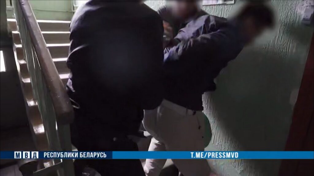 Иностранец не справился с «работой» курьера мошенников — минчанке вернули BYN 40 тыс.