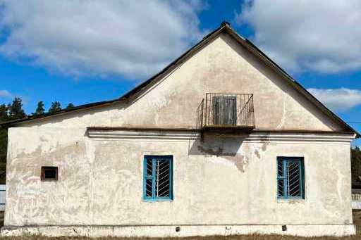 Здание почты с участком в Стародорожском районе продают за 1000 рублей