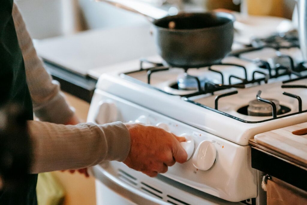 2,5 года у плиты: сколько времени белорусы тратят на домашние дела за жизнь