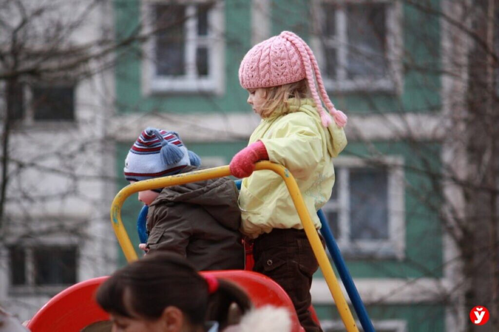 «Родите троих малышей и требуйте от меня что угодно»: Лукашенко обратился к женщинам