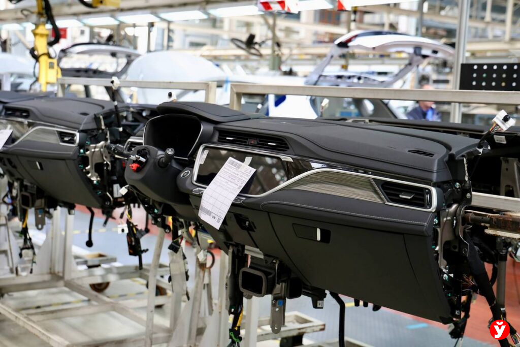 Лукашенко поставил задачу БЕЛДЖИ по выпуску 10 тысяч гибридных электромобилей в год