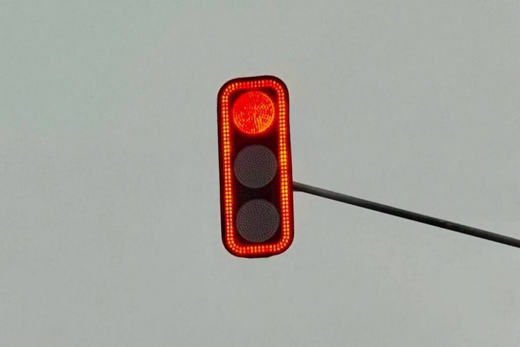 В Беларуси появились светофоры нового поколения с контурной подсветкой — в каком городе?