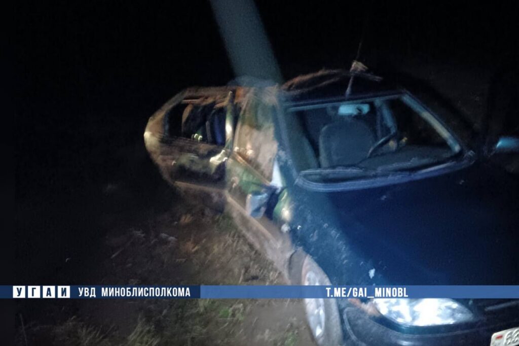 В Столбцовском районе машина съехала в кювет и опрокинулась — пассажирка в больнице