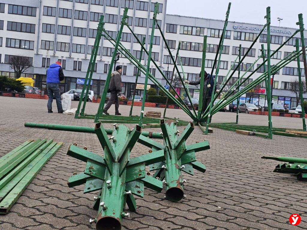 18-метровая ёлка-трансформер, световые фигуры и звездное небо появятся на площади Борисова