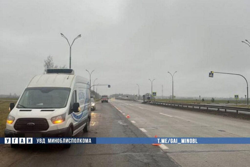 В Узденском районе микроавтобус сбил пешехода, двигавшегося по краю дороги