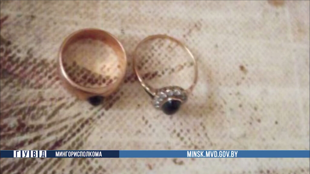 Пенсионерка предложила мошенникам икону, но они взяли только кольца и деньги