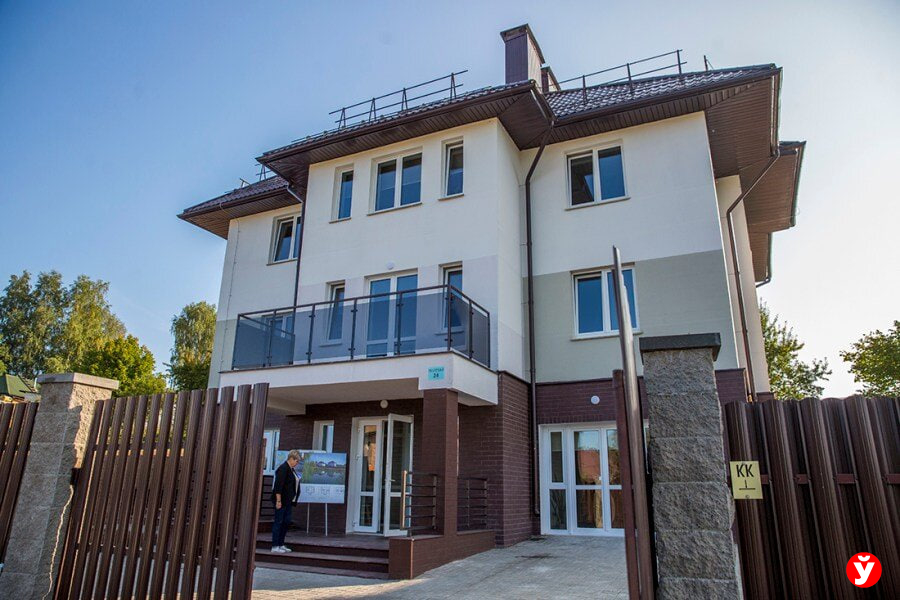 Новый дом с гаражом около 160 рублей — медикам Минщины предлагают арендное жилье в Зацени