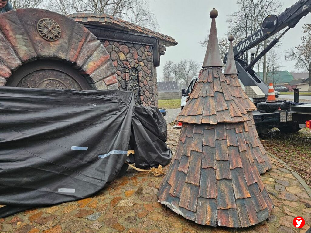 Не просто герб. В центре Борисова к Новому году «приземлится» трехэтажный замок