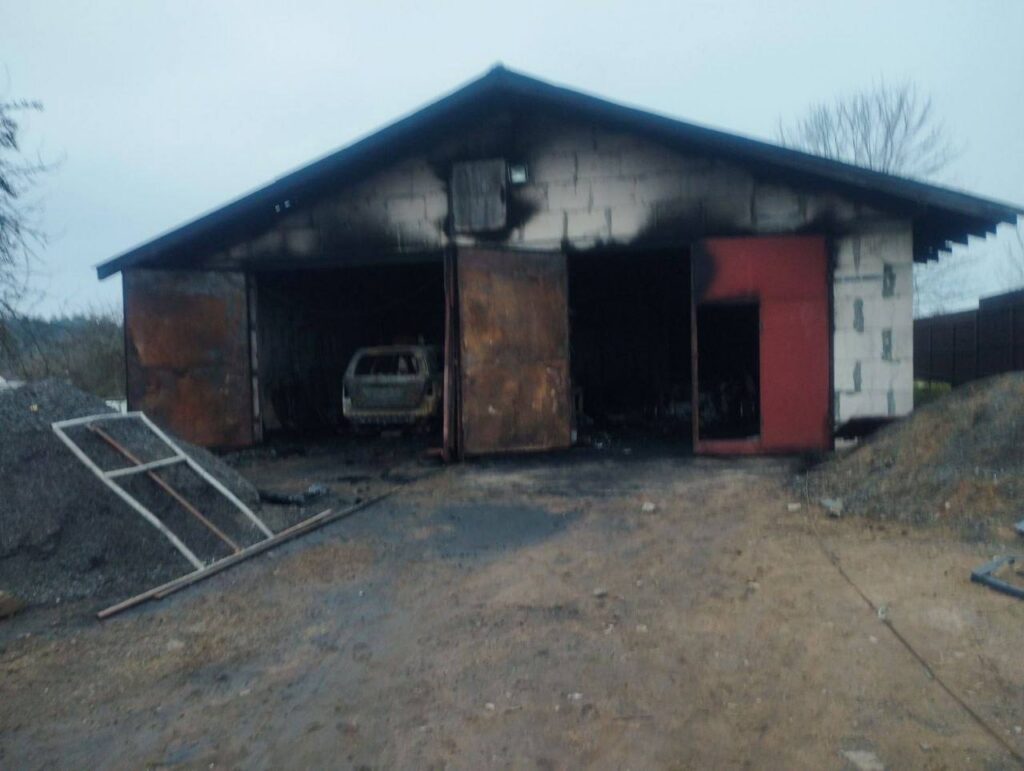 Три иномарки сгорели в гараже в Воложинском районе