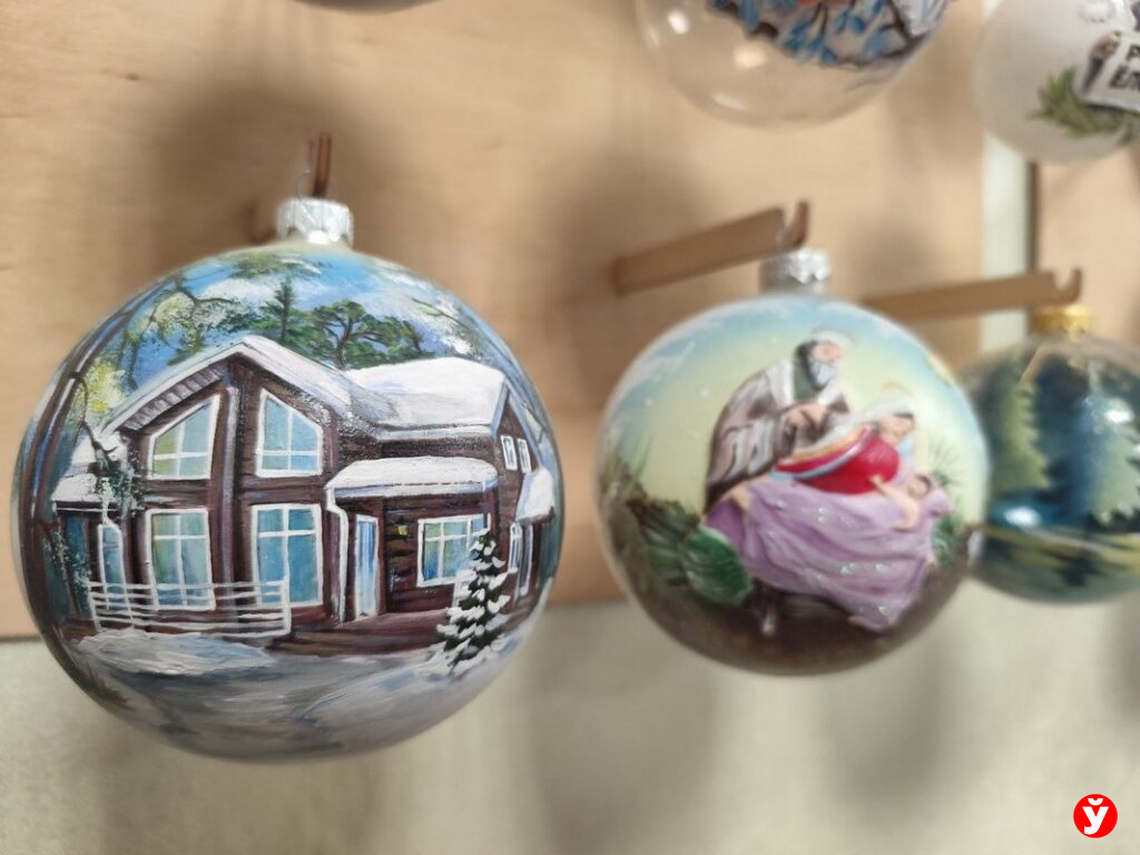 50 мастеров и тысячи идей: как в Минске создают уникальные ёлочные украшения вручную