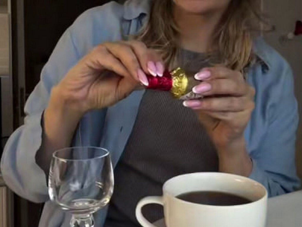 Врач-нарколог рассказал, чем опасны шоколадные бутылочки с алкогольной начинкой для детей