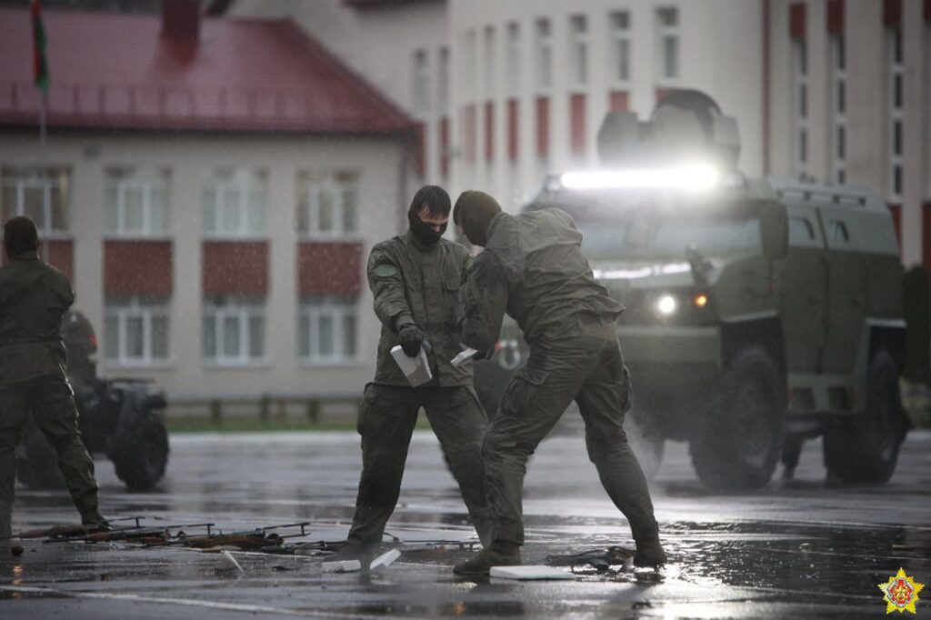 Почему у белорусских подростков растет интерес к военно-патриотическим клубам — разбирался Азарёнок