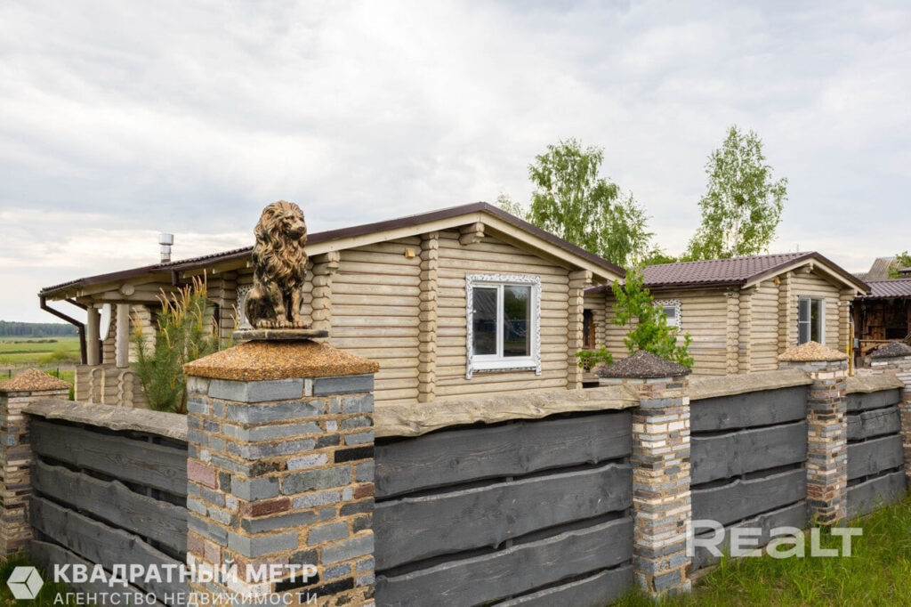 Под Уздой продается обустроенный дом с летней кухней и баней: за забором — только природа