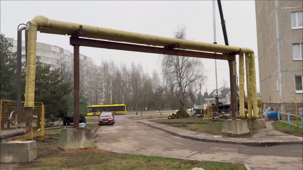 Временные или на года? Что отвечают власти на жалобы о надземных теплотрассах