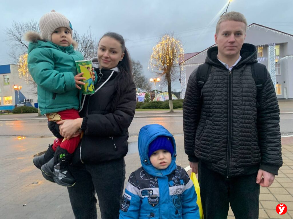 Марина Карань с братом и младшими сыновьями