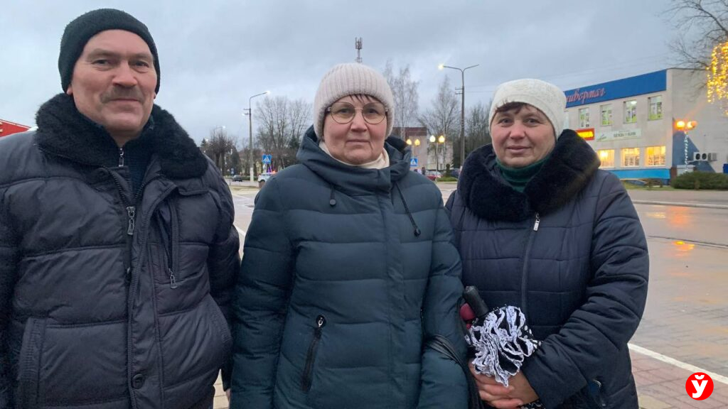 Старшее поколение также на празднике Александр, Зинаида и Таисия