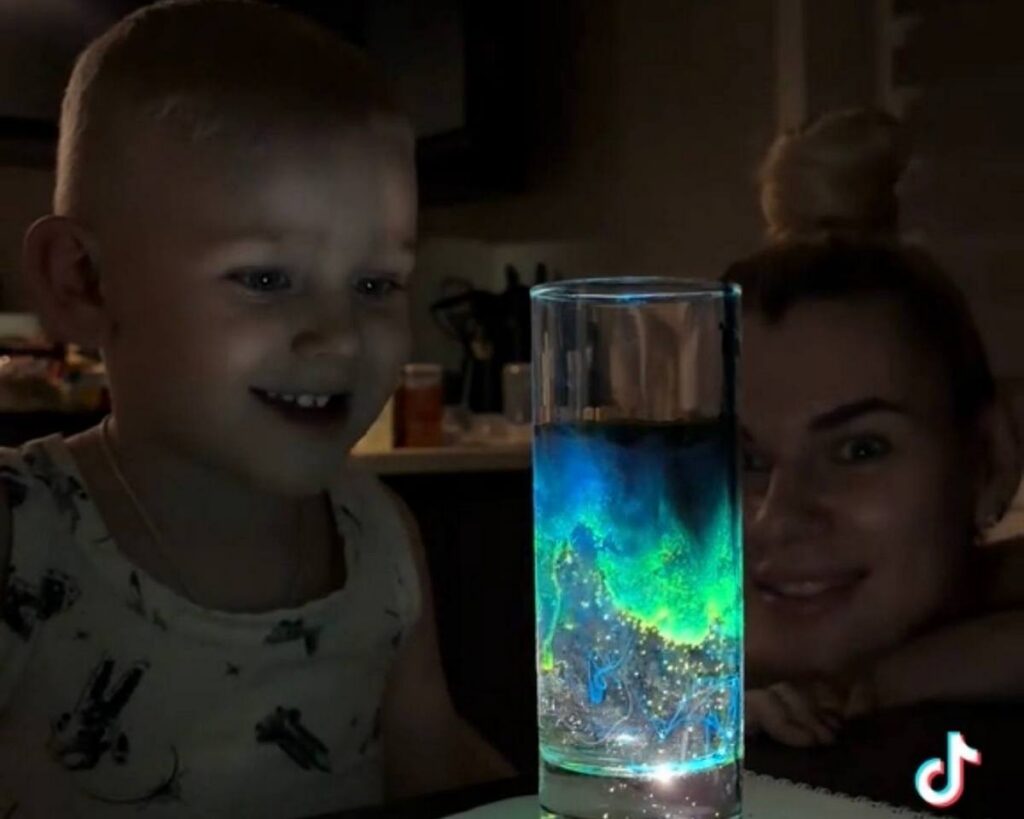 Куркума и зеленка творят чудеса: как повторить детский фокус из TikTok