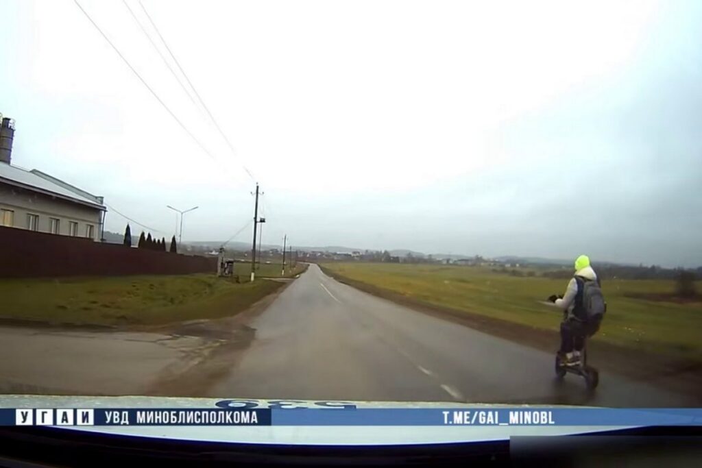 Под Логойском самокатчик с 2,5 промилле проигнорировал «тормози!» от ГАИ — чем все закончилось