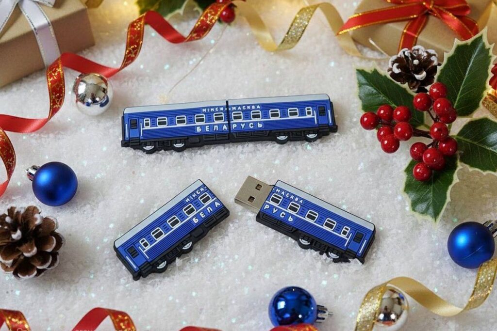 БЖД выпустила брендированные сувениры к Новому году — посмотрели, что в коллекции