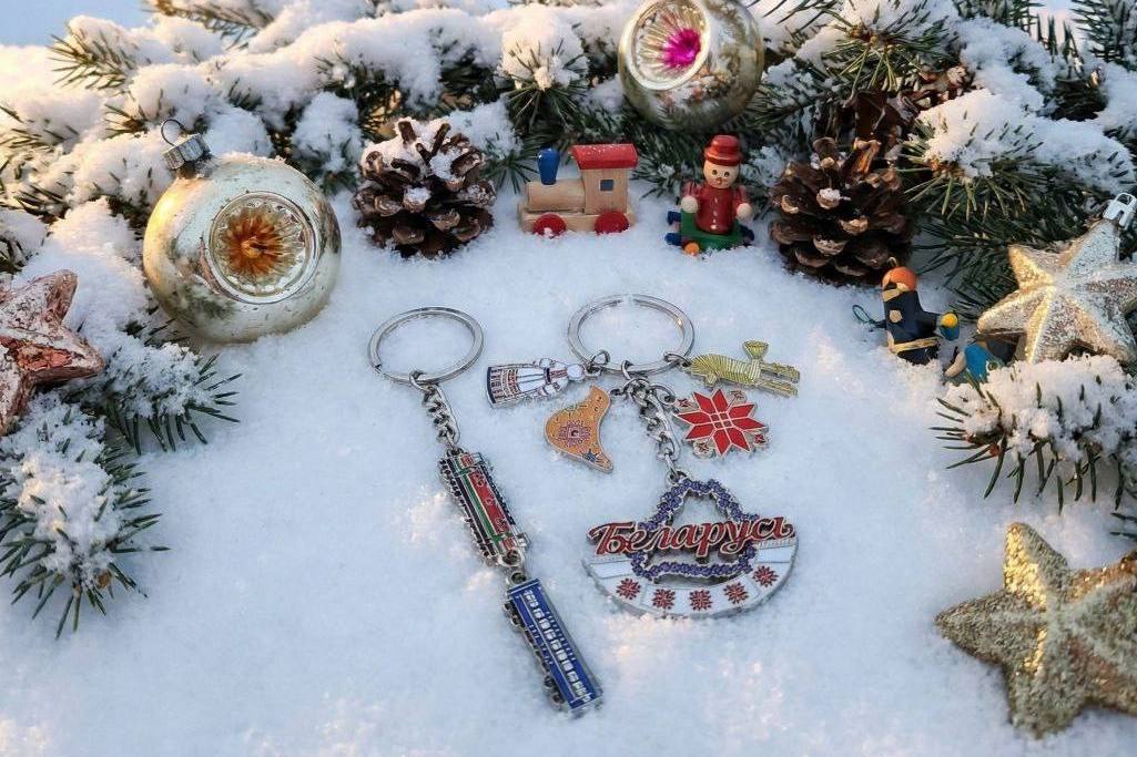 БЖД выпустила брендированные сувениры к Новому году — посмотрели, что в коллекции