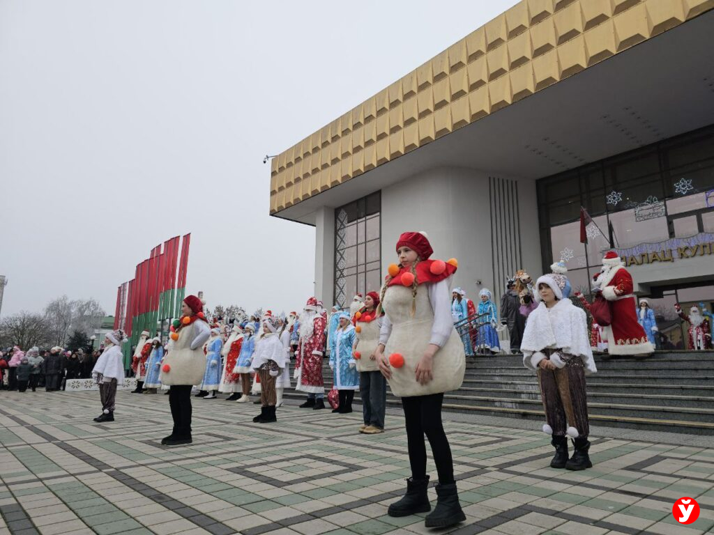 Парад Дедов Морозов в Бориисове