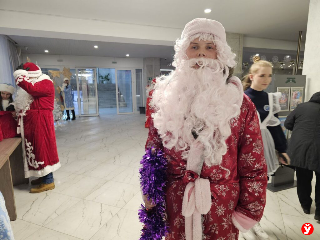 Парад Дедов Морозов в Бориисове