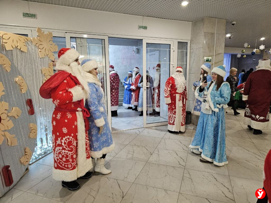 Парад Дедов Морозов в Бориисове