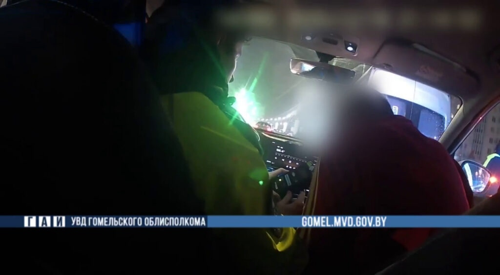 В Гомеле пьяный водитель маршрутки вез пассажиров — в выдохе – почти 2 промилле