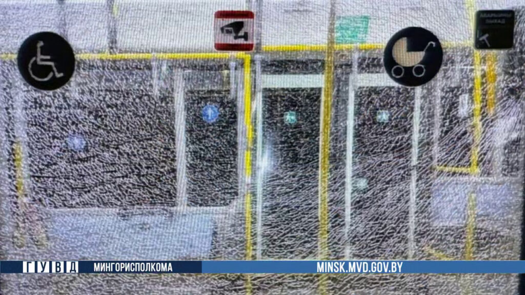 Проверка на дальность обошлась в 700 рублей — минчанка выстрелила в троллейбус из пневматики