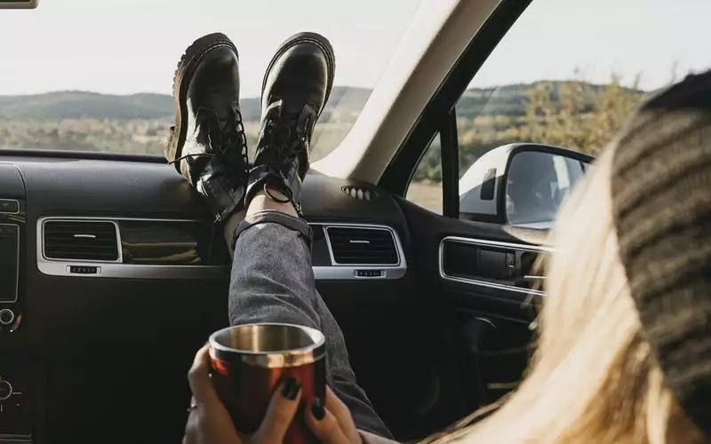 Не делайте так в машине: 5 табу для пассажиров